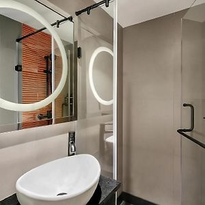 Luxury Queen Room